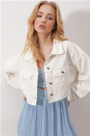 Kadın Beyaz Çift Cepli Önü Düğmeli Lazer Kesim Crop Jean Ceket ALC-X9818