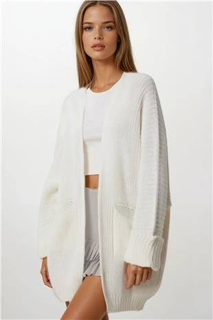 Kadın Ekru Çift Cepli Oversize Triko Hırka VS00737