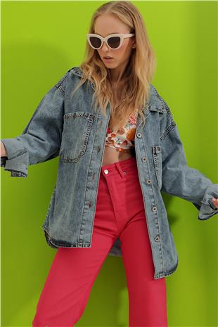 Kadın Koyu Mavi Çift Cepli Yıkamalı Oversize Denim Ceket ALC-X8152