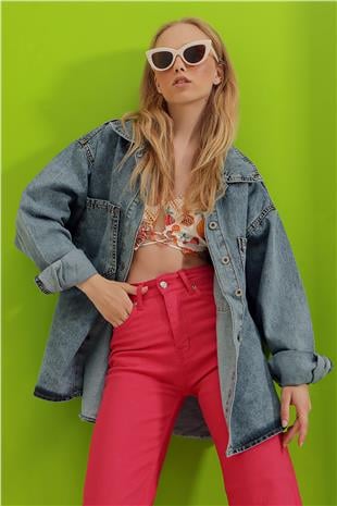 Kadın Koyu Mavi Çift Cepli Yıkamalı Oversize Denim Ceket ALC-X8152
