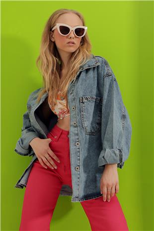 Kadın Koyu Mavi Çift Cepli Yıkamalı Oversize Denim Ceket ALC-X8152