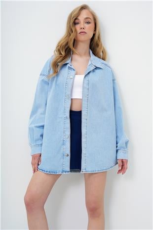 Kadın Açık Mavi Çıtçıt Kapamalı Oversize Mevsimlik Jean Gömlek Ceket ALC-X13950