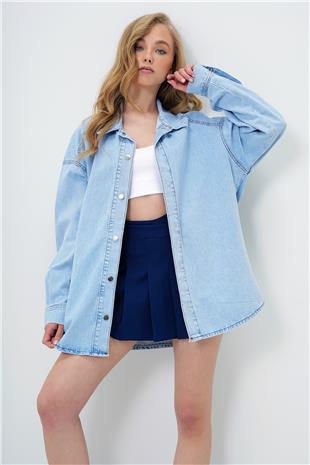 Kadın Açık Mavi Çıtçıt Kapamalı Oversize Mevsimlik Jean Gömlek Ceket ALC-X13950