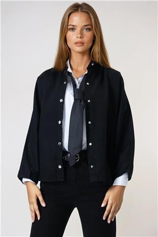 Kadın Siyah Çıtçıt Kapamarlı Önü Kısa Arkası Uzun Yarasa Kol Ceket VS01024