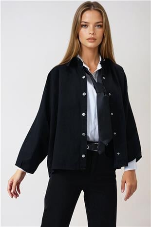 Kadın Siyah Çıtçıt Kapamarlı Önü Kısa Arkası Uzun Yarasa Kol Ceket VS01024