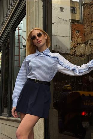 Kadın Mavi Çizgili Kontrast Uzun Kollu Asimetrik Düğme Detaylı Crop Gömlek VS00920