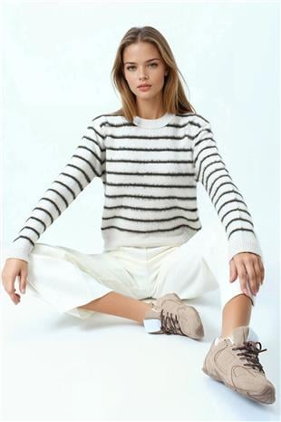 Kadın Yeşil Çizgili Tüylü Dokulu Bisiklet Yaka Triko Kazak VS01052