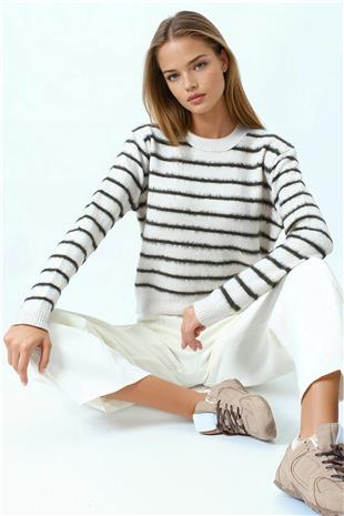 Kadın Yeşil Çizgili Tüylü Dokulu Bisiklet Yaka Triko Kazak VS01052