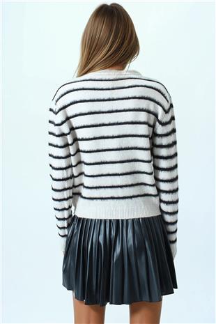 Kadın Beyaz Çizgili Tüylü Dokulu Bisiklet Yaka Triko Kazak VS01052