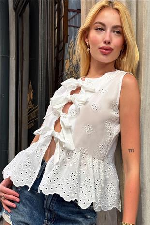 Kadın Beyaz Dantel Detaylı Bağlamalı Kolsuz Bluz VS00200