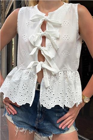 Kadın Beyaz Dantel Detaylı Bağlamalı Kolsuz Bluz VS00200