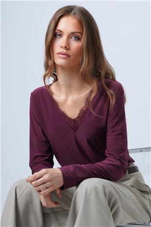 Kadın Bordo Dantel Detaylı Derin V Yaka Bluz VS01310