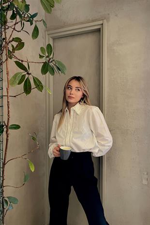 Kadın Beyaz Dantel Yaka Detaylı Nervür Dikişli Prenses Kol Poplin Gömlek ALC-X9733