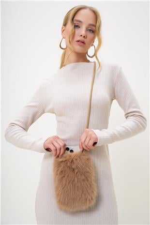 Kadın Sütlü Kahve Deri Kordonlu Mıknatıs Kapamalı Suni Kürk Telefon Çantası ALC-X13249