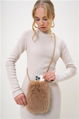 Kadın Sütlü Kahve Deri Kordonlu Mıknatıs Kapamalı Suni Kürk Telefon Çantası ALC-X13249