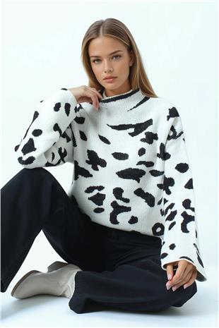 Kadın Ekru Desenli Yarım Balıkçı Yaka Triko Kazak VS01038