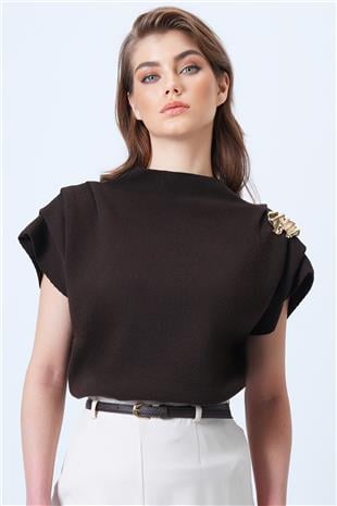 Kadın Kahverengi Dik Yaka Omuz Drape Ve Metal Aksesuarlı Yün Karışımlı Tasarım Kazak VS01183