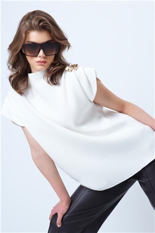 Kadın Beyaz Dik Yaka Omuz Drape Ve Metal Aksesuarlı Yün Karışımlı Tasarım Kazak VS01183