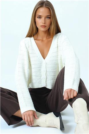 Kadın Ekru Dokulu Örgü Desenli Uzun Kollu Düğmeli Triko Hırka VS01049