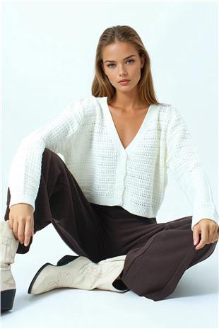 Kadın Ekru Dokulu Örgü Desenli Uzun Kollu Düğmeli Triko Hırka VS01049