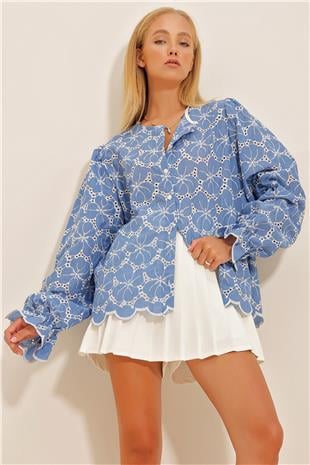 Kadın Mavi Düğme Detaylı Nakışlı Balon Kol Bluz ALC-X10694
