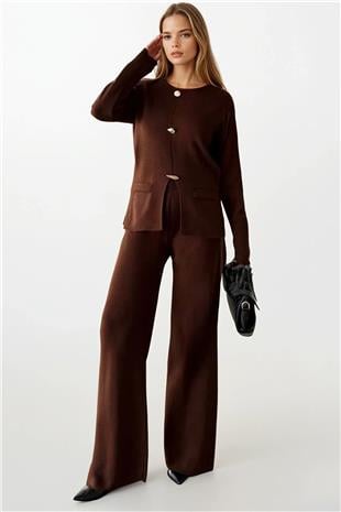 Kadın Kahverengi Düğme Detaylı Uzun Kollu Fit Bluz Ve Yüksek Bel Pantolon Triko Takım VS01400