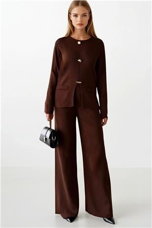 Kadın Kahverengi Düğme Detaylı Uzun Kollu Fit Bluz Ve Yüksek Bel Pantolon Triko Takım VS01400