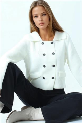 Kadın Ekru Düğmeli Cep Detaylı Triko Hırka VS01062