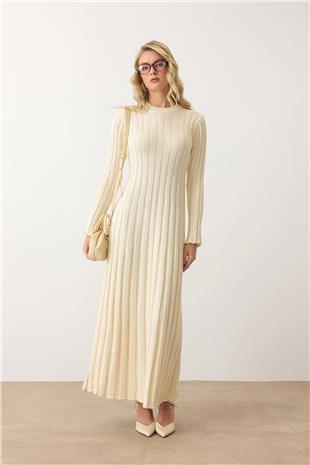 Kadın Krem Düz Kesim Uzun Kollu Triko Elbise VS00887