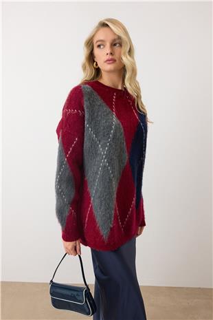 Kadın Bordo Ekose Desenli Yumuşak Dokulu Oversize Triko Kazak VS00946