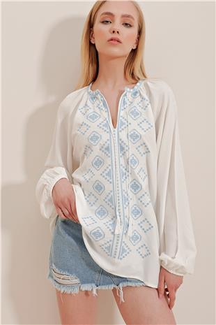 Kadın Beyaz Etnik Nakışlı Viskon Dokuma Bluz ALC-X10312