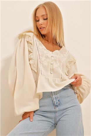 Kadın Bej Fisto Nakış İşlemeli Dokuma Bluz ALC-X10736