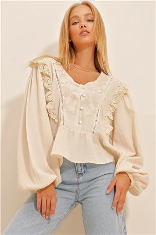 Kadın Bej Fisto Nakış İşlemeli Dokuma Bluz ALC-X10736