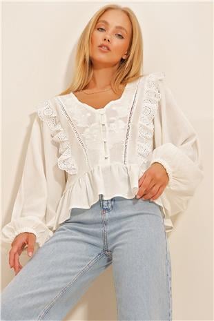 Kadın Ekru Fisto Nakış İşlemeli Dokuma Bluz ALC-X10736