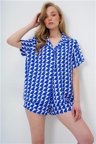 Kadın Saks Mavi Geometrik Desenli Önü Düğmeli Dokuma Gömlek Ve Şort Pijama Takım PJM-X13889