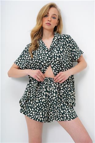 Kadın Ceviz Yeşili Geometrik Desenli Önü Düğmeli Dokuma Gömlek Ve Şort Pijama Takım PJM-X13889