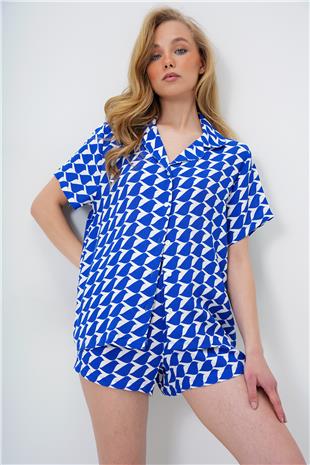 Kadın Saks Mavi Geometrik Desenli Önü Düğmeli Dokuma Gömlek Ve Şort Pijama Takım PJM-X13889