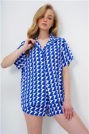 Kadın Saks Mavi Geometrik Desenli Önü Düğmeli Dokuma Gömlek Ve Şort Pijama Takım PJM-X13889