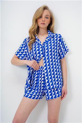 Kadın Saks Mavi Geometrik Desenli Önü Düğmeli Dokuma Gömlek Ve Şort Pijama Takım PJM-X13889