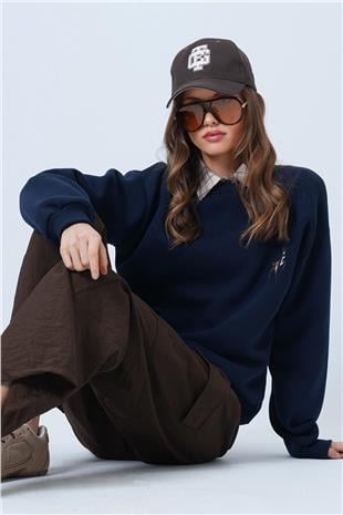 Kadın Lacivert Geyik Nakışlı 3 İplik Sweatshirt VS01320