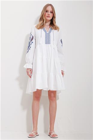 Kadın Beyaz Hakim Yaka İçi Astarlı Nakış İşlemeli Elbise ALC-X11572