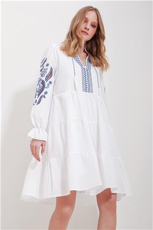 Kadın Beyaz Hakim Yaka İçi Astarlı Nakış İşlemeli Elbise ALC-X11572