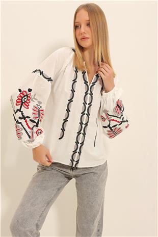 Kadın Beyaz Hakim Yaka Nakışlı Dokuma Bluz ALC-X11295