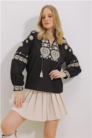 Kadın Siyah Hakim Yaka Nakışlı Dokuma Bluz ALC-X11447