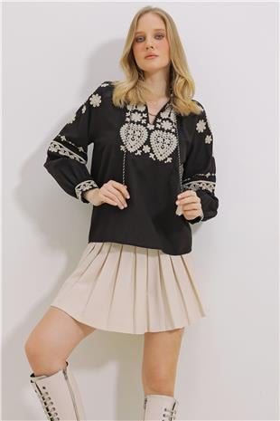 Kadın Siyah Hakim Yaka Nakışlı Dokuma Bluz ALC-X11447