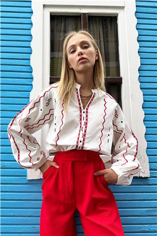 Kadın Beyaz Hakim Yaka Nakışlı Manşetli Dokuma Bluz ALC-X10750