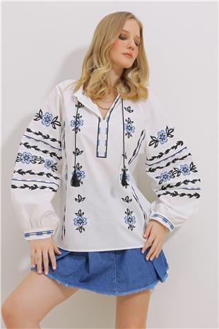 Kadın Beyaz Hakim Yaka Nakışlı Püsküllü Pamuklu Keten Dokuma Bluz ALC-X11451