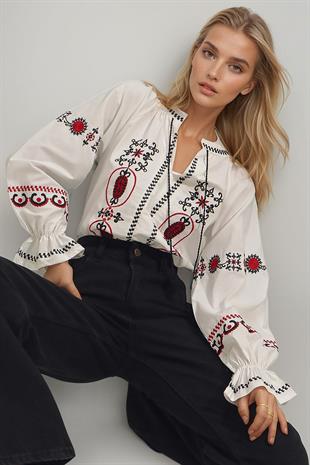 Kadın Beyaz Hakim Yaka Önü Ve Kolları Çiçek Nakışlı Poplin Dokuma Bluz ALC-X9056