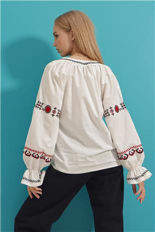 Kadın Beyaz Hakim Yaka Önü Ve Kolları Çiçek Nakışlı Poplin Dokuma Bluz ALC-X9056