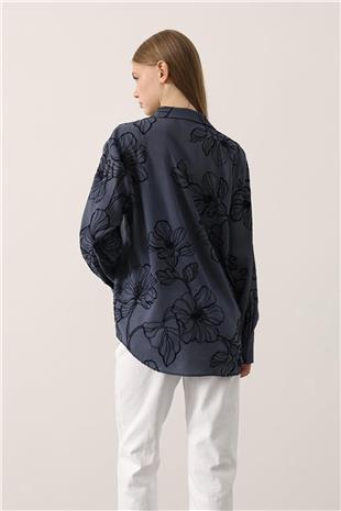 Kadın Lacivert Kabartma Çiçek Desenli Dokulu Uzun Kollu Gömlek VS01151
